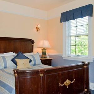 Queen Room Private Bathroom